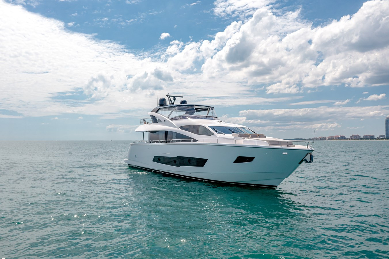 https://arconyachts.ams3.digitaloceanspaces.com/82965/conversions/large_3629188-optimize.jpg