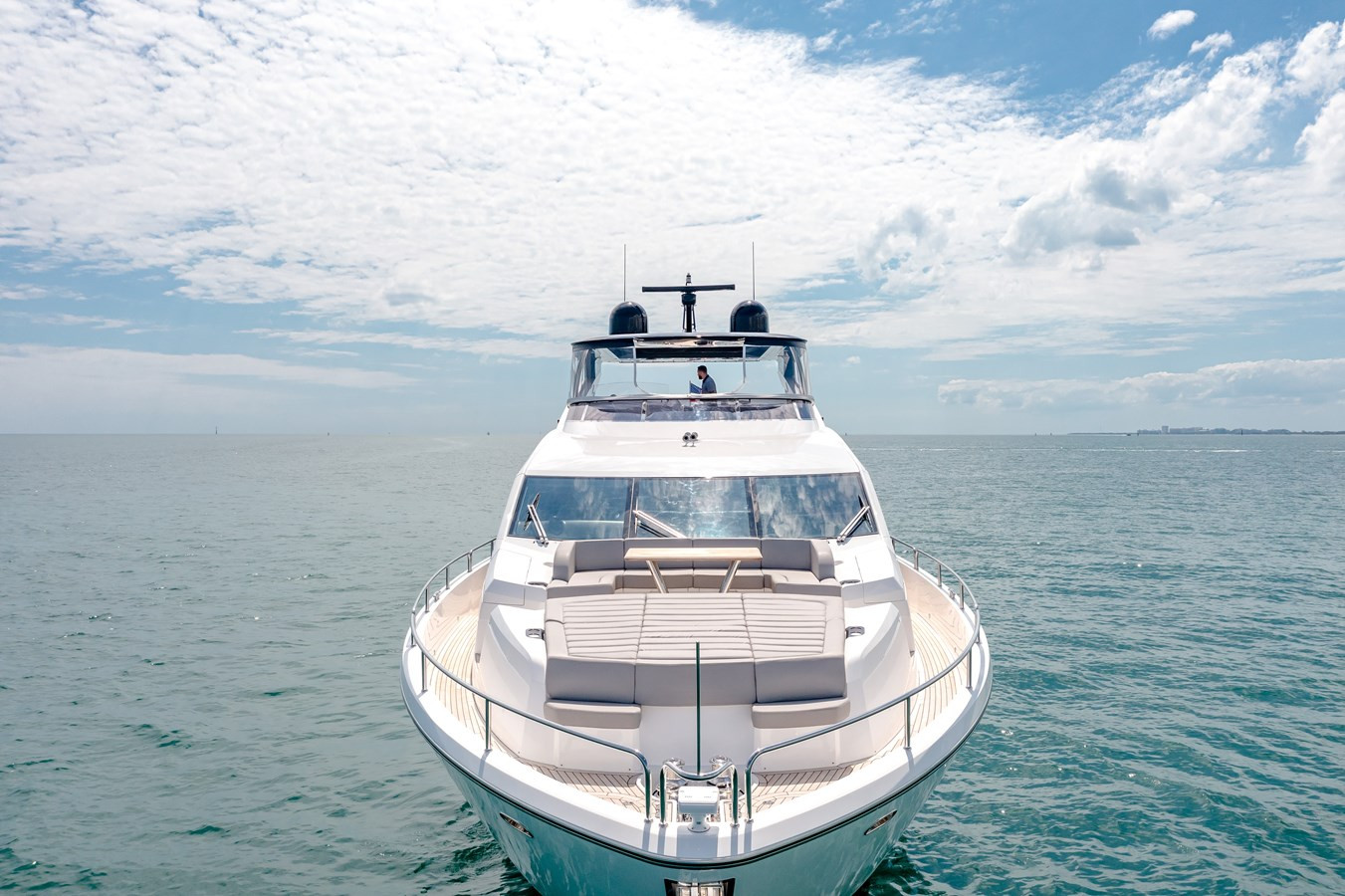 https://arconyachts.ams3.digitaloceanspaces.com/82970/conversions/large_3629190-optimize.jpg