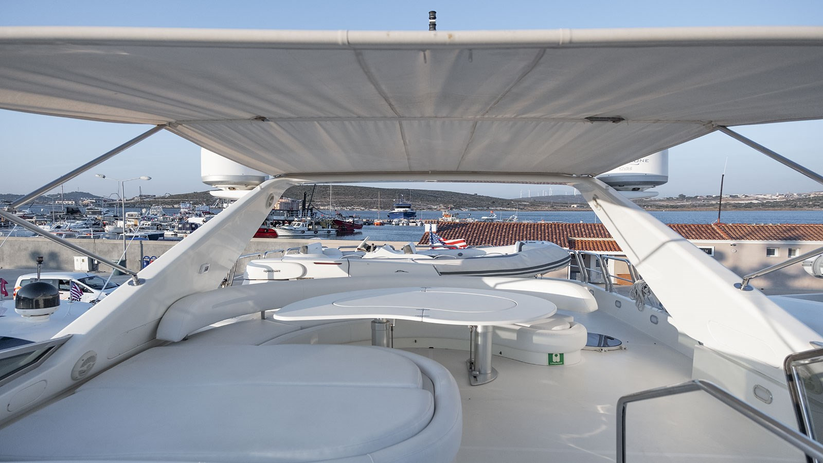 https://arconyachts.ams3.digitaloceanspaces.com/83018/conversions/large_4299419-optimize.jpg
