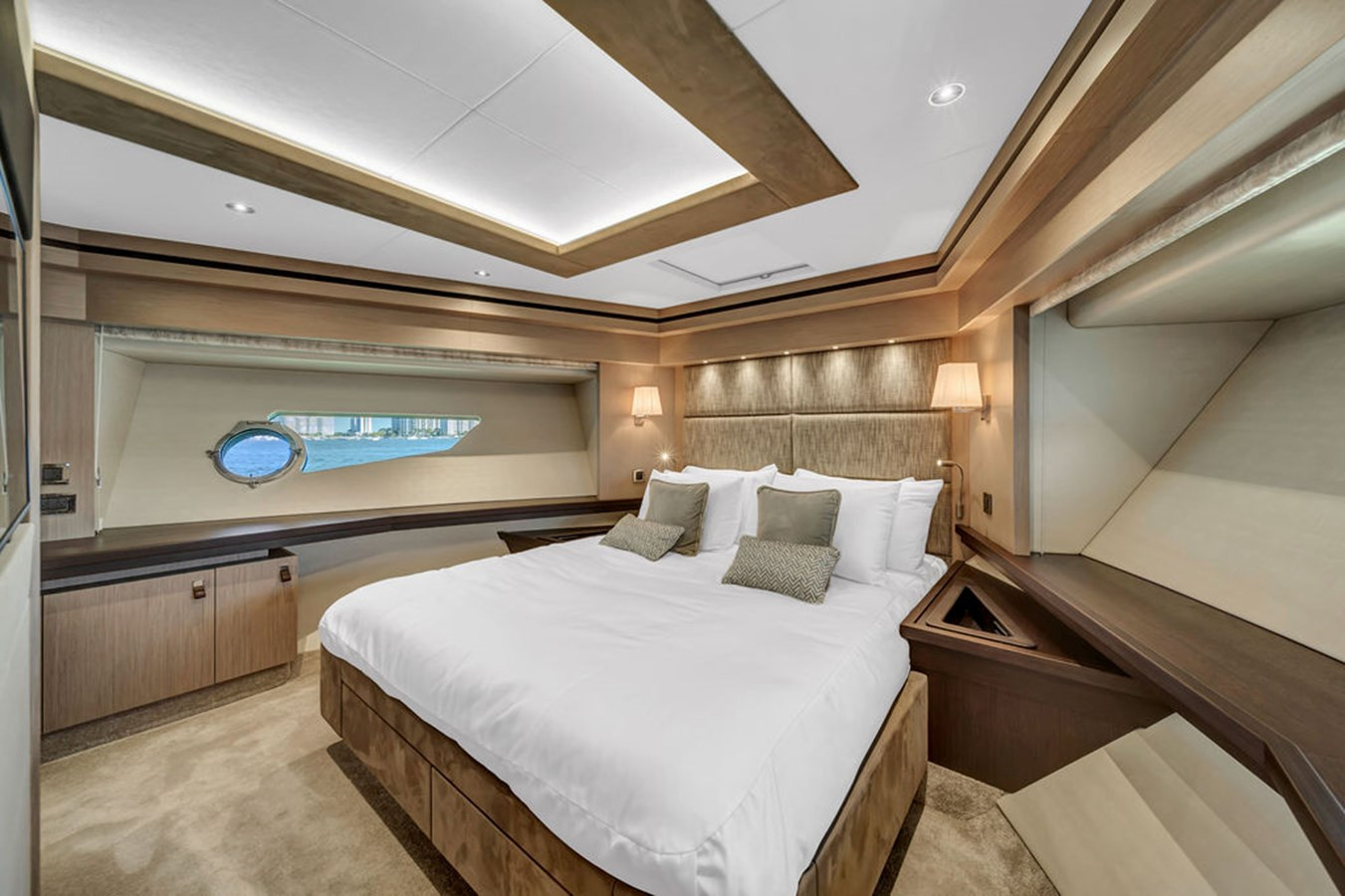 https://arconyachts.ams3.digitaloceanspaces.com/83066/conversions/large_3641944-optimize.jpg