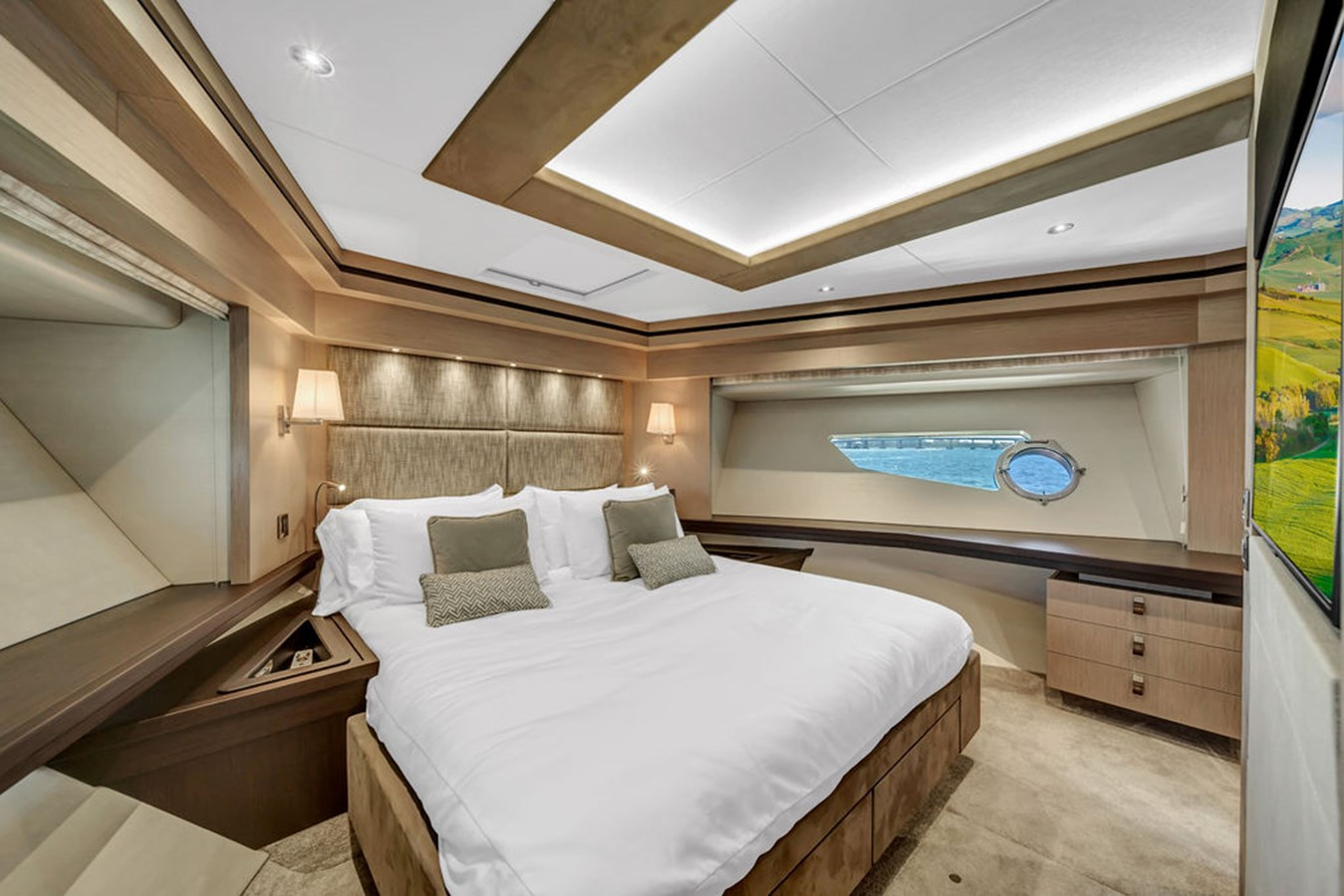 https://arconyachts.ams3.digitaloceanspaces.com/83069/conversions/large_3641945-optimize.jpg