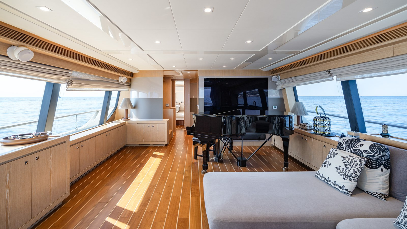 https://arconyachts.ams3.digitaloceanspaces.com/83104/conversions/large_4766956-optimize.jpg