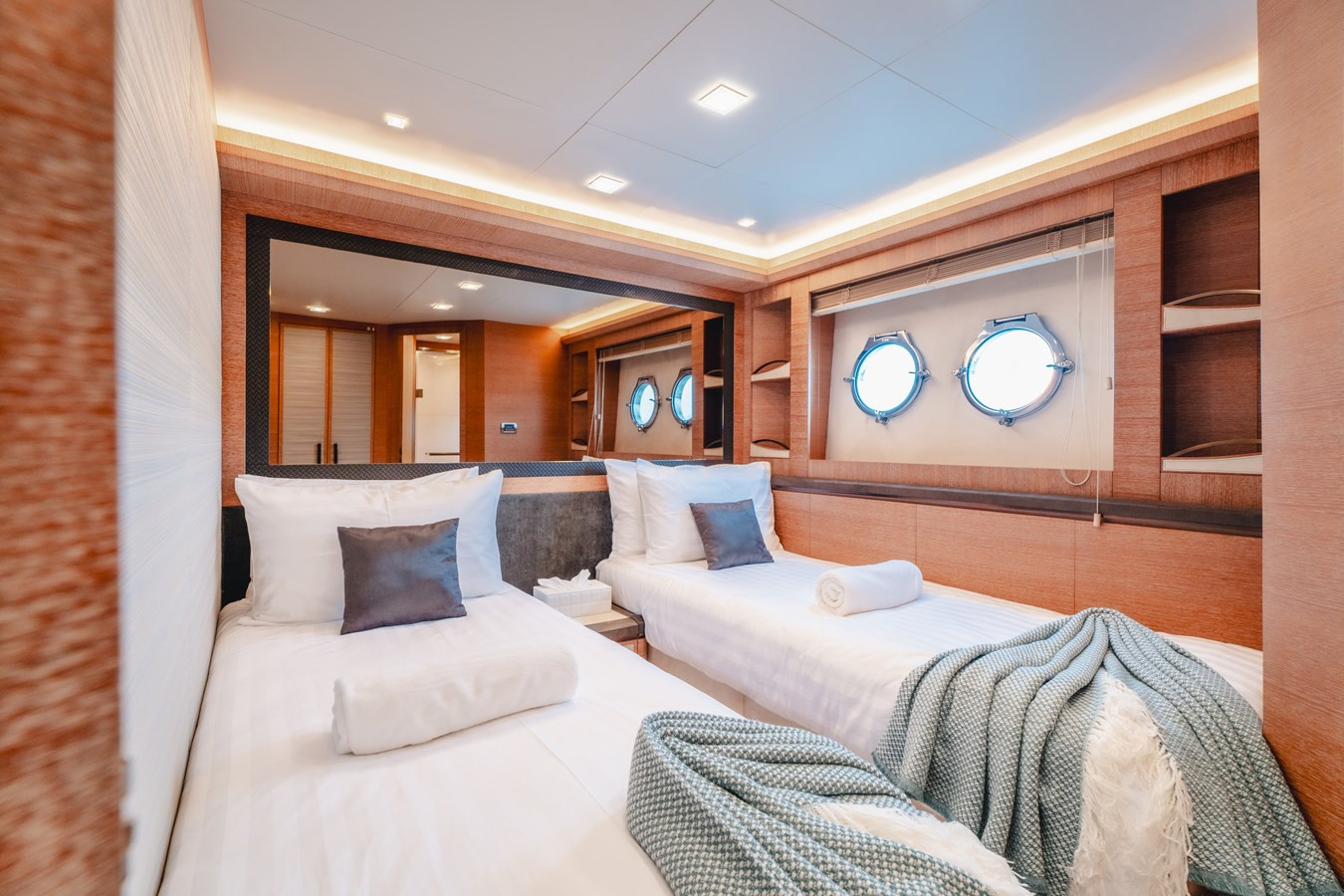 https://arconyachts.ams3.digitaloceanspaces.com/83117/conversions/large_4671928-optimize.jpg