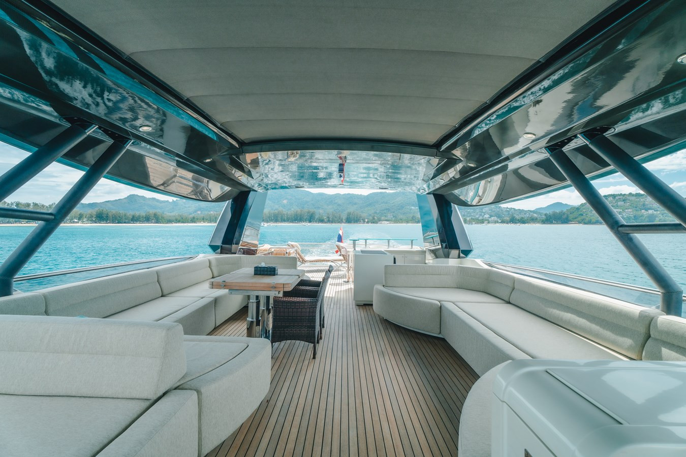 https://arconyachts.ams3.digitaloceanspaces.com/83147/conversions/large_4671938-optimize.jpg