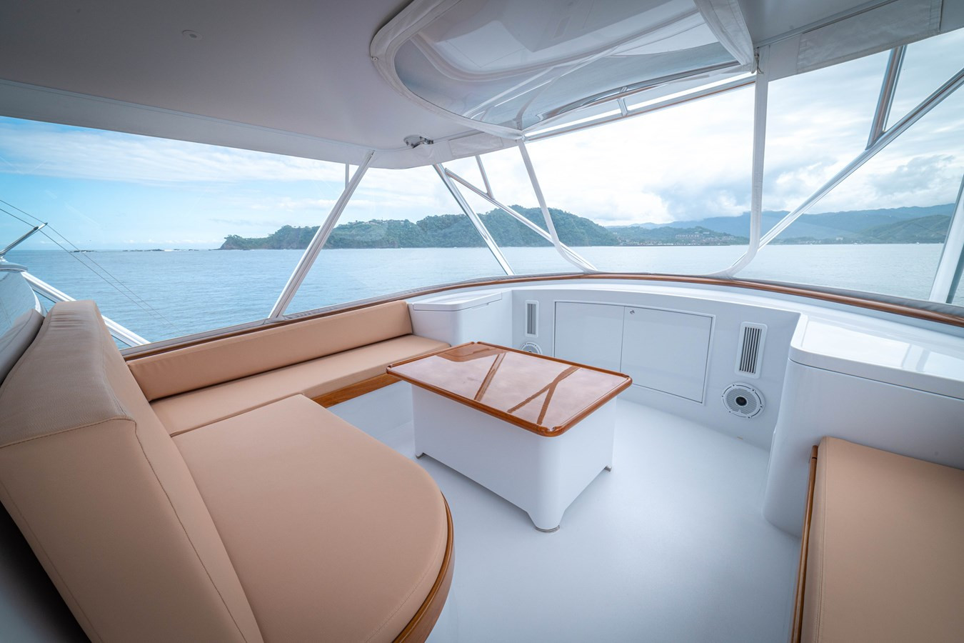 https://arconyachts.ams3.digitaloceanspaces.com/83243/conversions/large_4519445-optimize.jpg