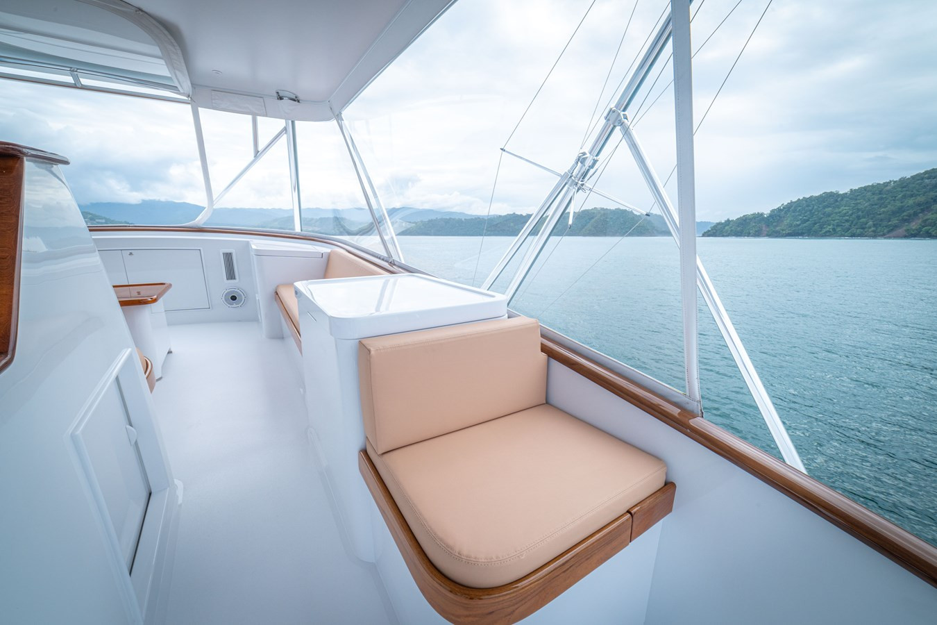 https://arconyachts.ams3.digitaloceanspaces.com/83246/conversions/large_4519444-optimize.jpg