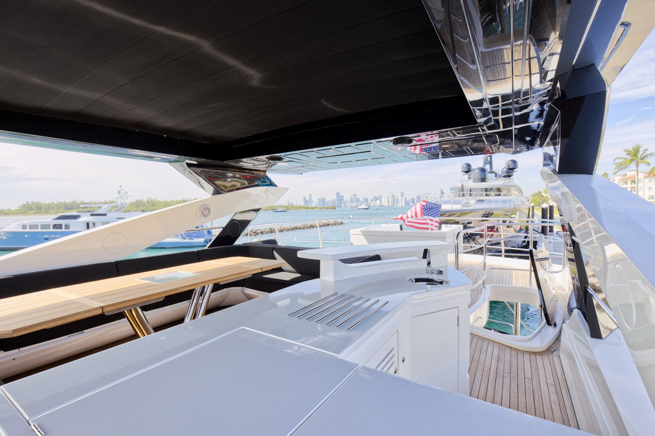 https://arconyachts.ams3.digitaloceanspaces.com/83250/conversions/large_4024889-optimize.jpg
