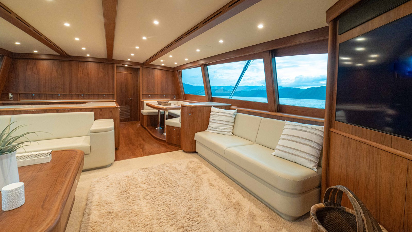 https://arconyachts.ams3.digitaloceanspaces.com/83252/conversions/large_4519436-optimize.jpg