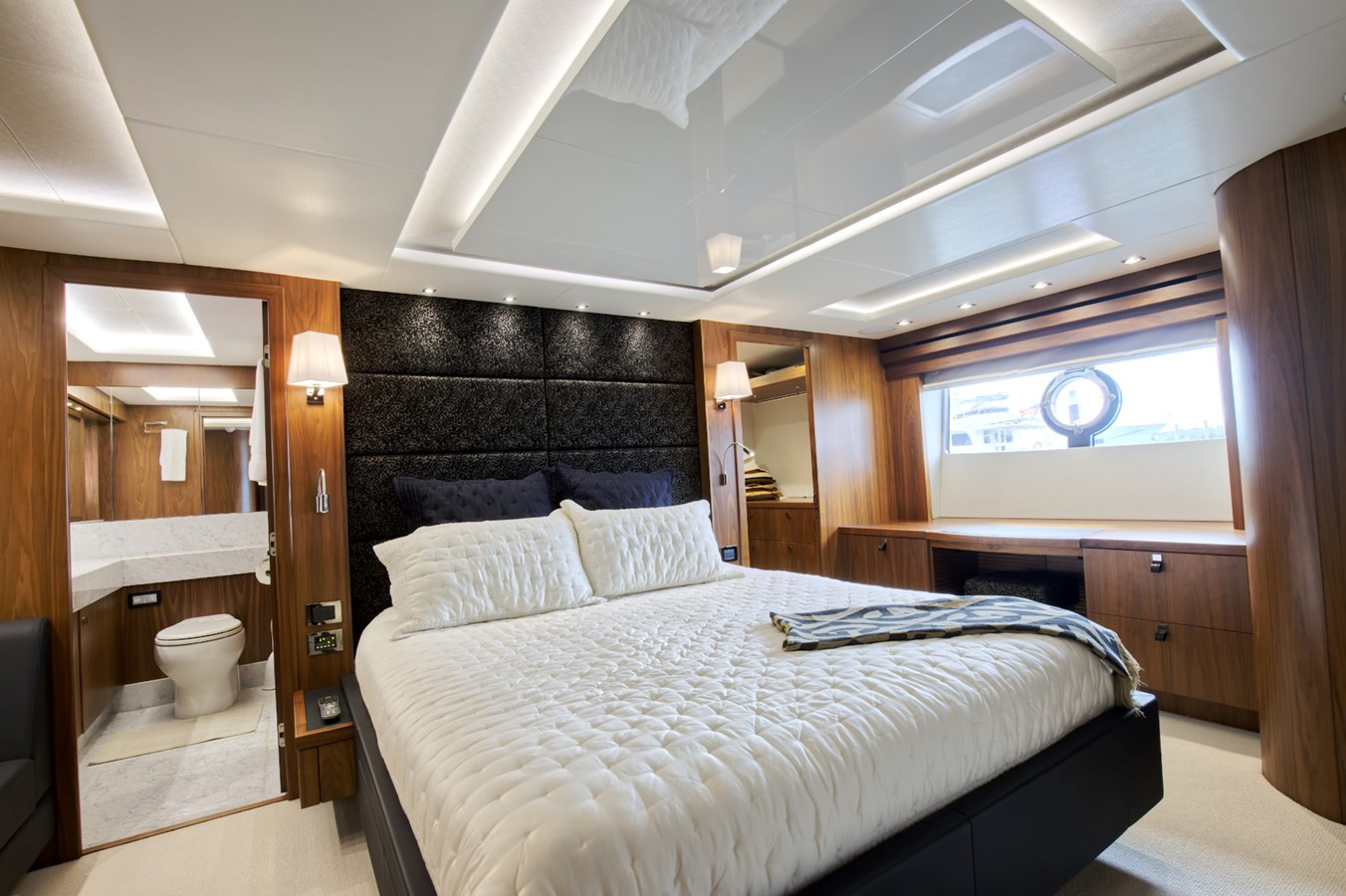 https://arconyachts.ams3.digitaloceanspaces.com/83306/conversions/large_4024908-optimize.jpg