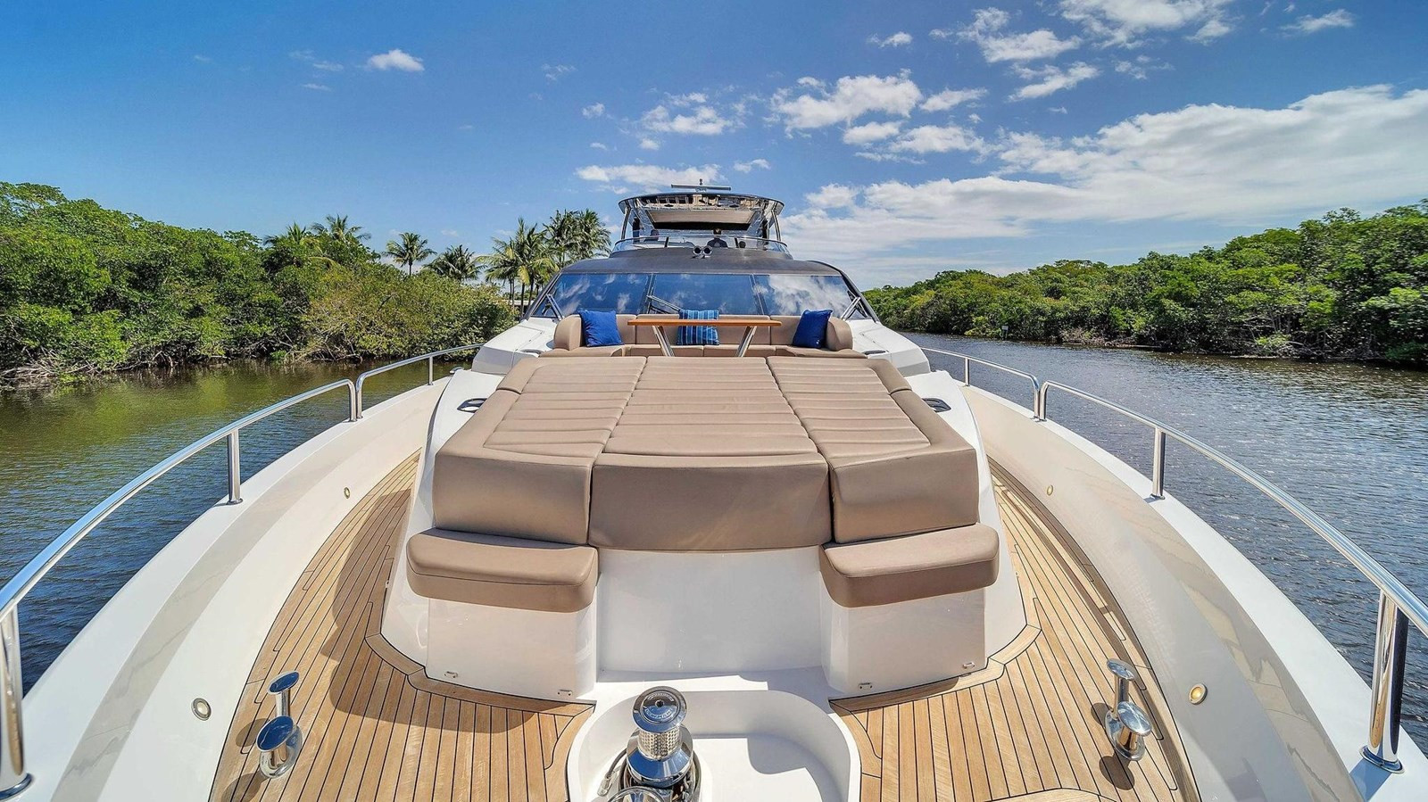 https://arconyachts.ams3.digitaloceanspaces.com/83335/conversions/large_4520892-optimize.jpg