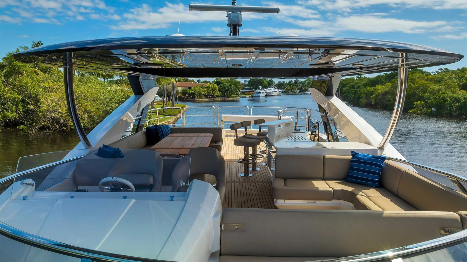 https://arconyachts.ams3.digitaloceanspaces.com/83341/conversions/large_4520894-optimize.jpg