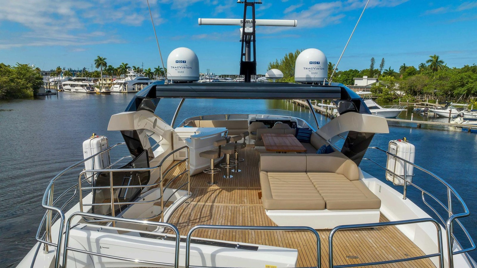 https://arconyachts.ams3.digitaloceanspaces.com/83343/conversions/large_4520895-optimize.jpg