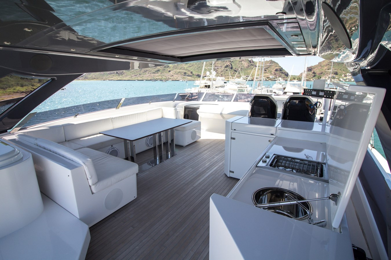https://arconyachts.ams3.digitaloceanspaces.com/83348/conversions/large_3622597-optimize.jpg