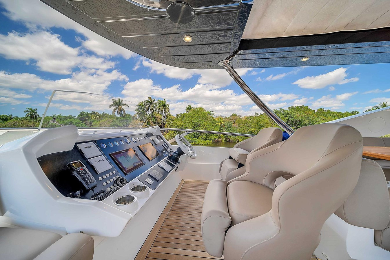 https://arconyachts.ams3.digitaloceanspaces.com/83349/conversions/large_4520897-optimize.jpg