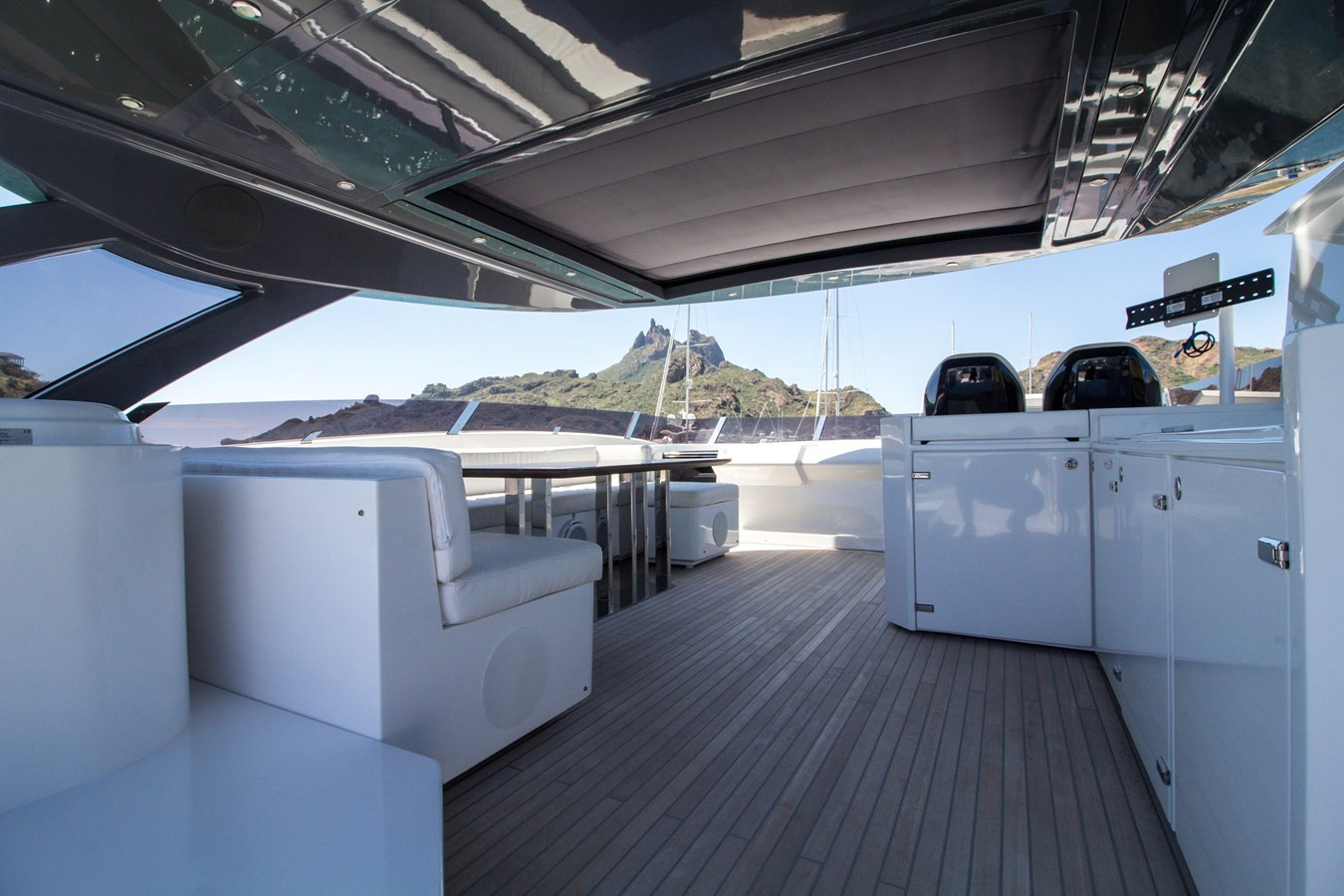https://arconyachts.ams3.digitaloceanspaces.com/83351/conversions/large_3622598-optimize.jpg