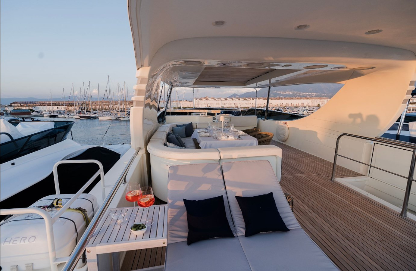 https://arconyachts.ams3.digitaloceanspaces.com/83361/conversions/large_4544510-optimize.jpg
