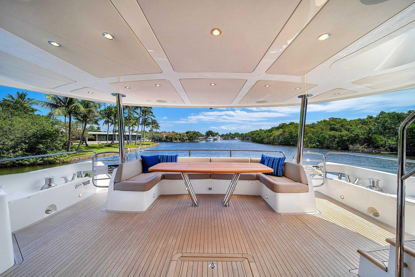 https://arconyachts.ams3.digitaloceanspaces.com/83365/conversions/large_4520902-optimize.jpg