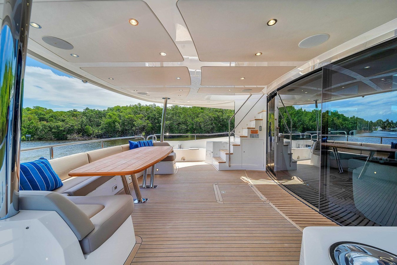 https://arconyachts.ams3.digitaloceanspaces.com/83368/conversions/large_4520903-optimize.jpg