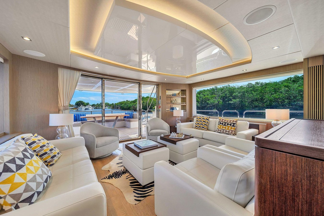 https://arconyachts.ams3.digitaloceanspaces.com/83397/conversions/large_4520914-optimize.jpg