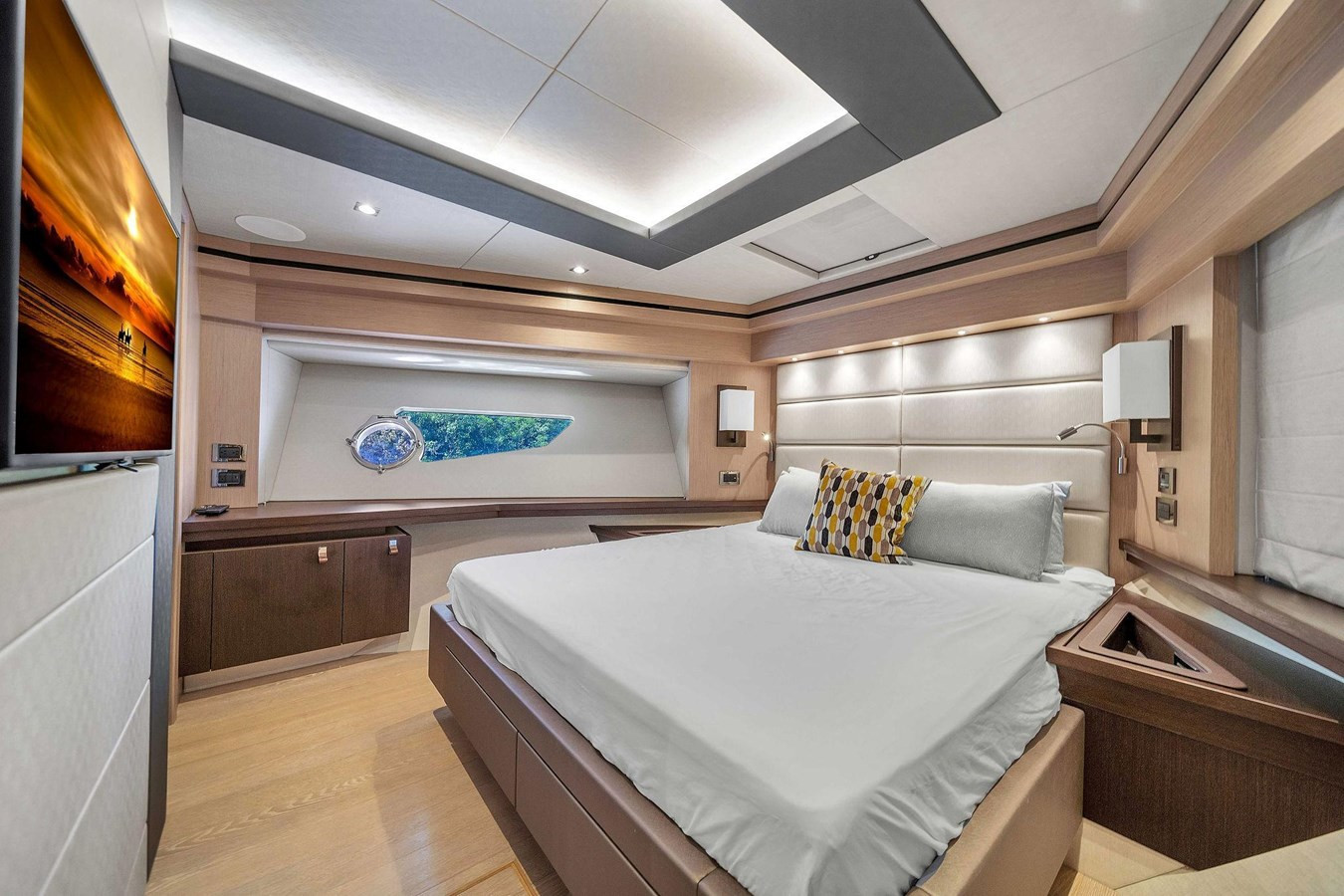 https://arconyachts.ams3.digitaloceanspaces.com/83471/conversions/large_4520940-optimize.jpg