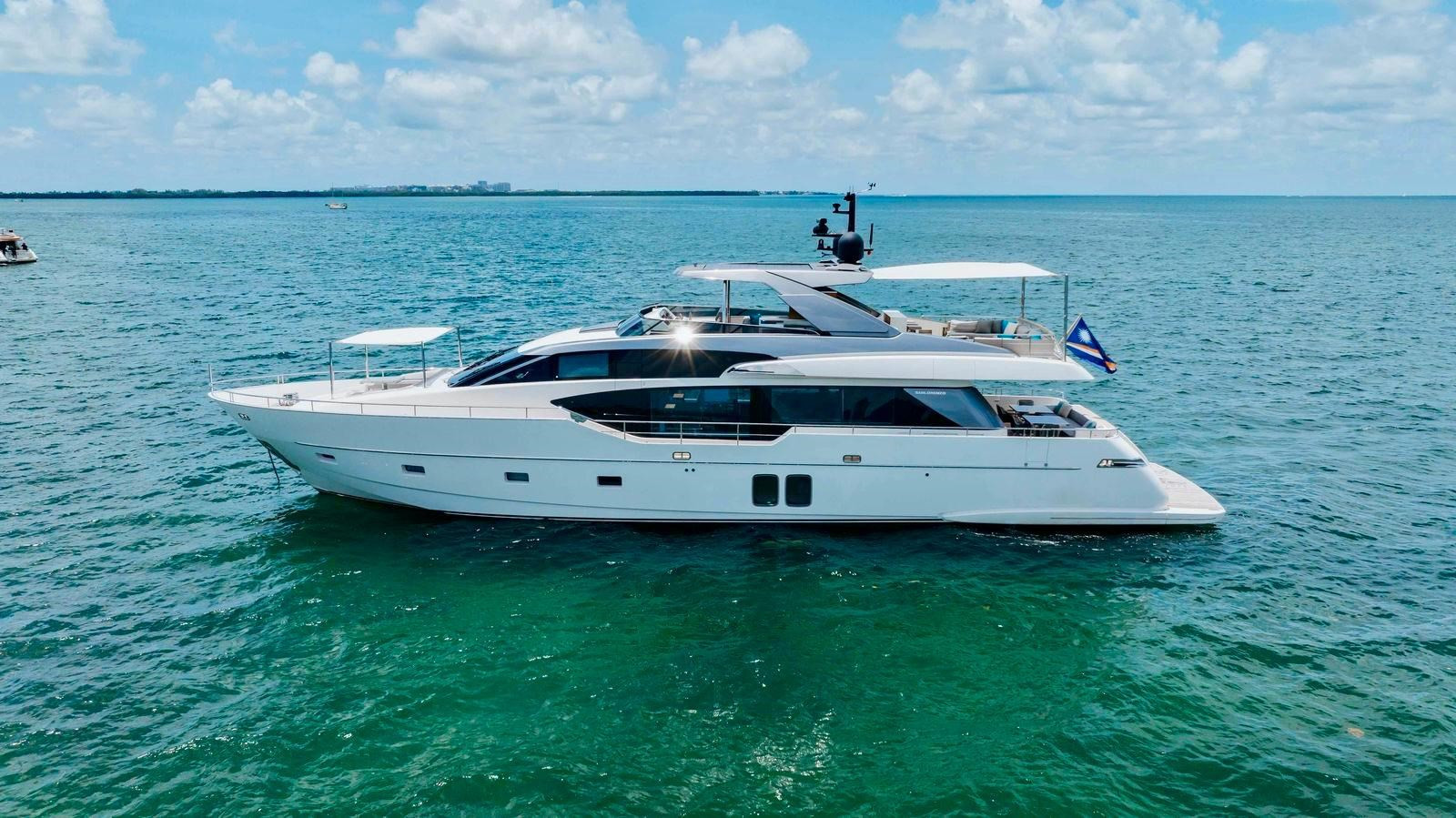 https://arconyachts.ams3.digitaloceanspaces.com/83516/conversions/large_4700148-optimize.jpg