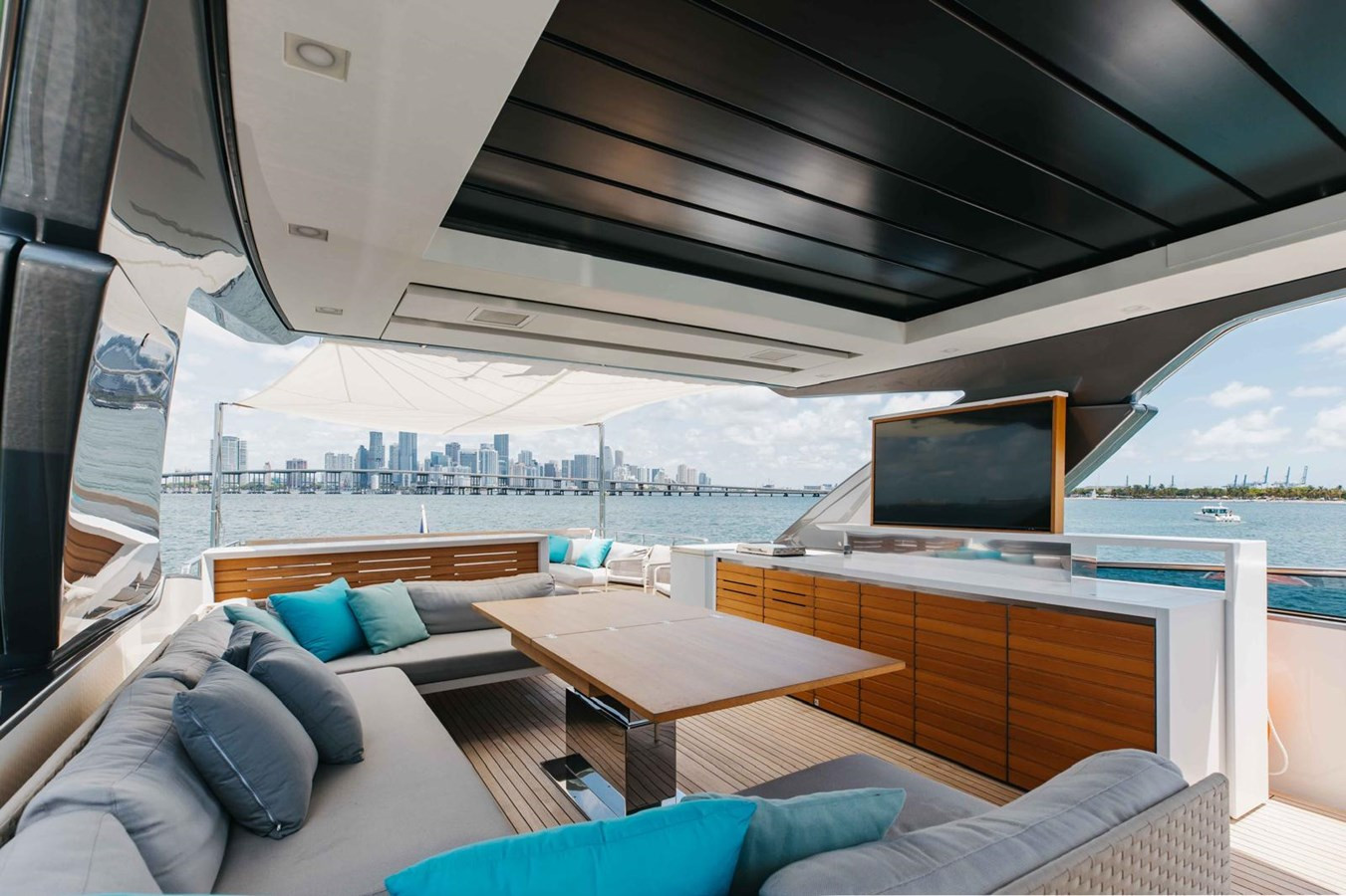 https://arconyachts.ams3.digitaloceanspaces.com/83522/conversions/large_4700150-optimize.jpg