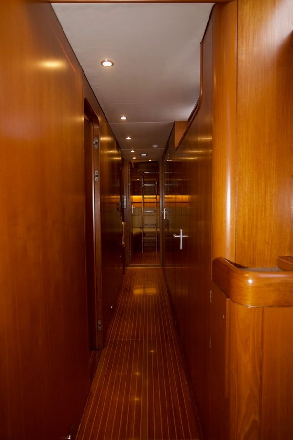 https://arconyachts.ams3.digitaloceanspaces.com/83534/conversions/large_4649599-optimize.jpg