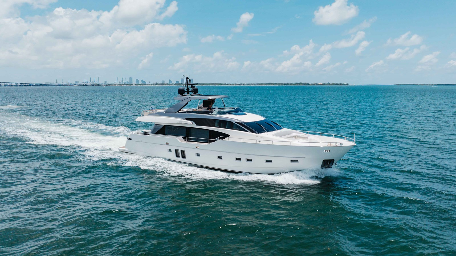 https://arconyachts.ams3.digitaloceanspaces.com/83538/conversions/large_4700366-optimize.jpg