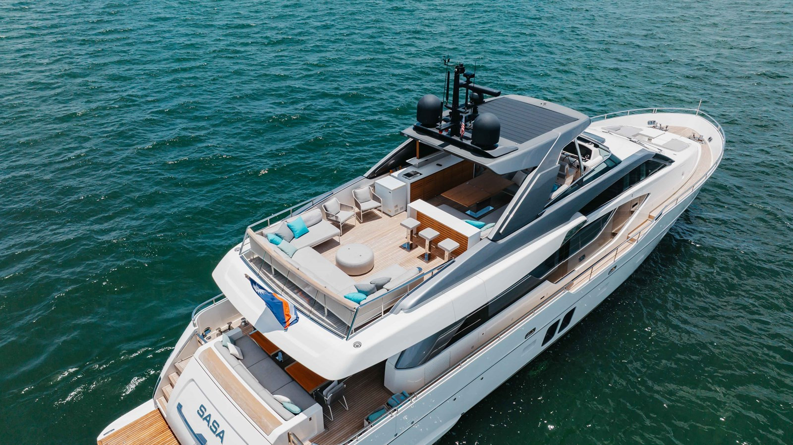 https://arconyachts.ams3.digitaloceanspaces.com/83541/conversions/large_4700369-optimize.jpg