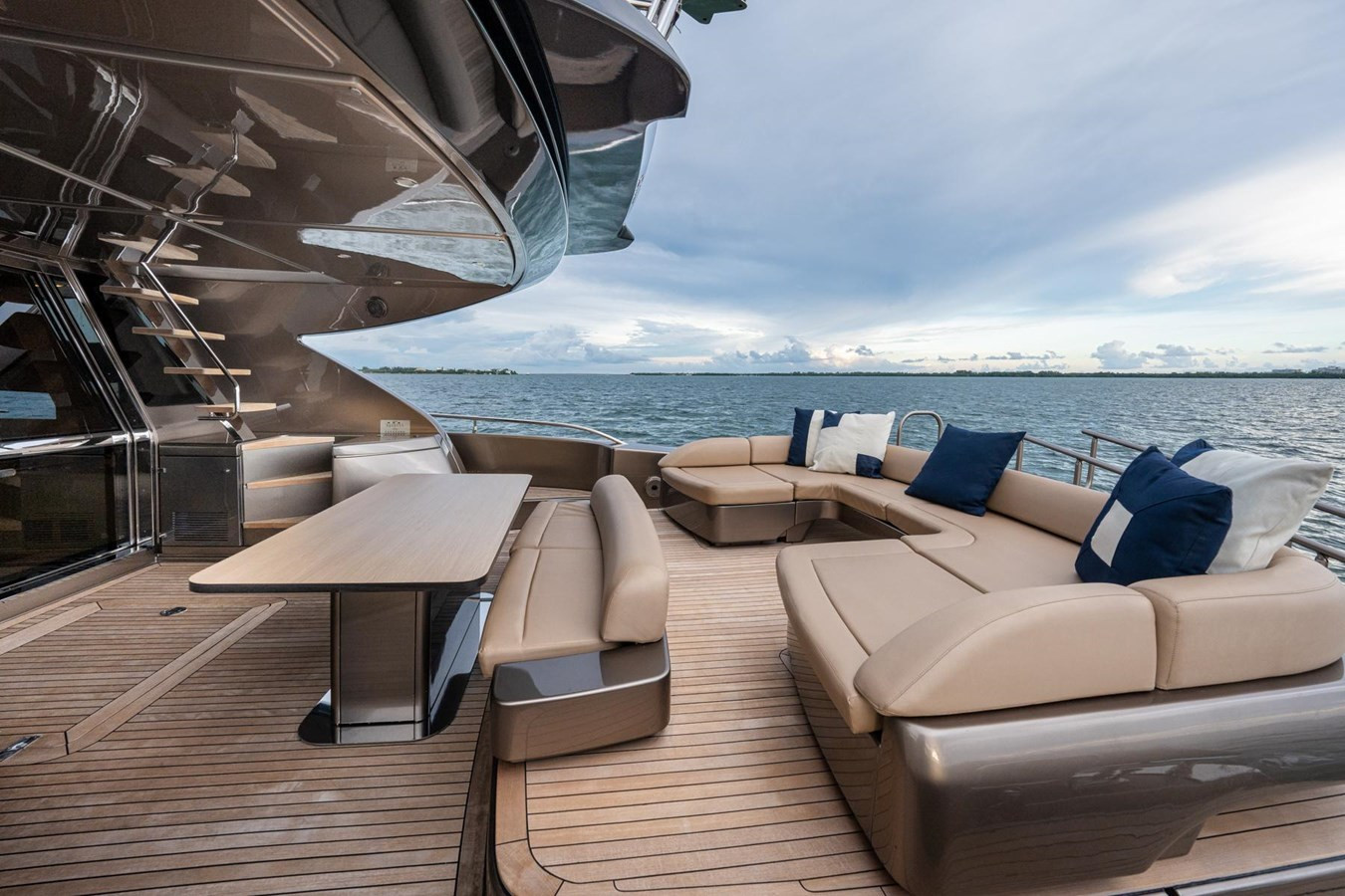 https://arconyachts.ams3.digitaloceanspaces.com/83594/conversions/large_4773644-optimize.jpg