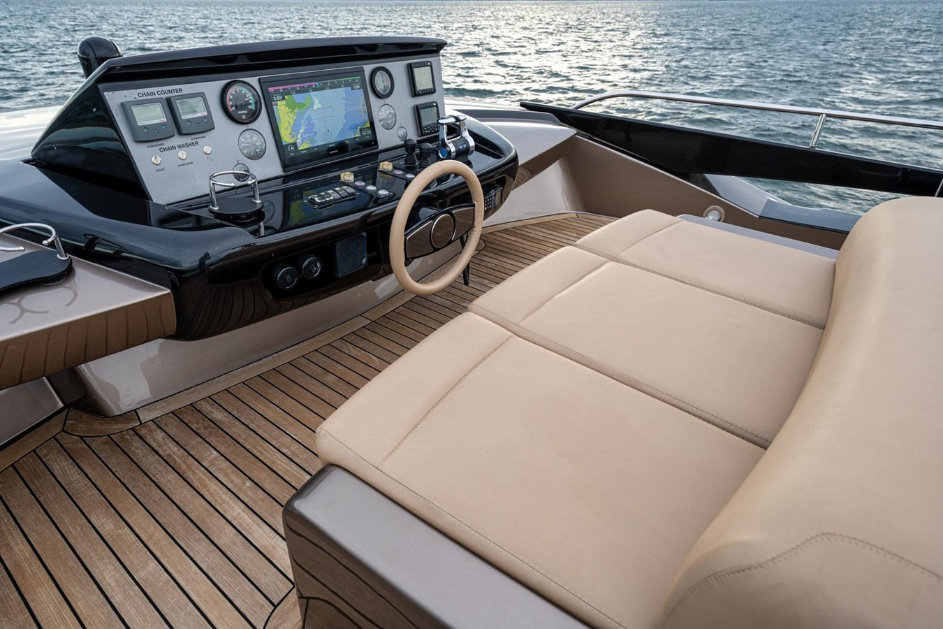 https://arconyachts.ams3.digitaloceanspaces.com/83600/conversions/large_4773646-optimize.jpg