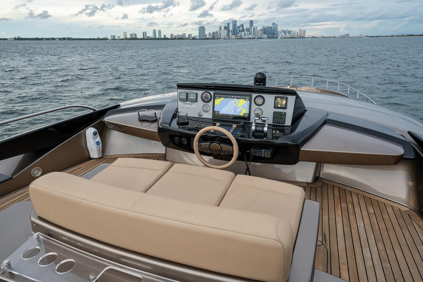 https://arconyachts.ams3.digitaloceanspaces.com/83606/conversions/large_4773648-optimize.jpg
