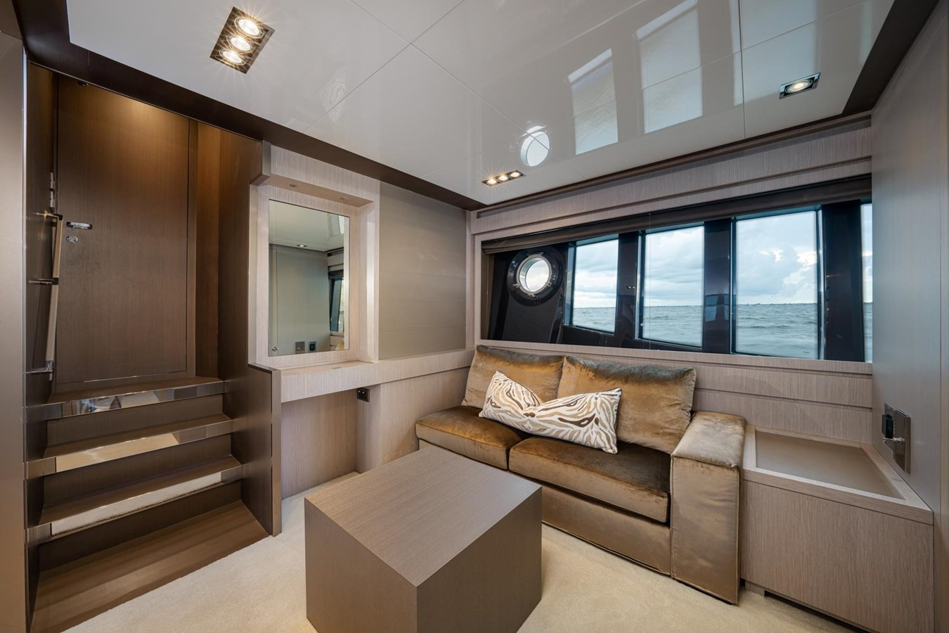 https://arconyachts.ams3.digitaloceanspaces.com/83621/conversions/large_4773773-optimize.jpg
