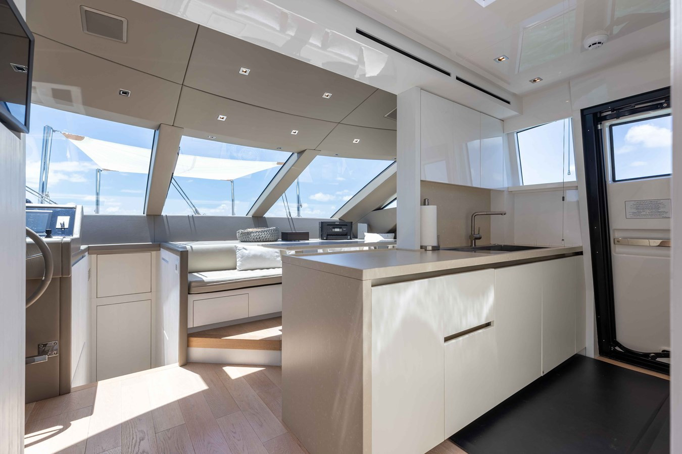 https://arconyachts.ams3.digitaloceanspaces.com/83631/conversions/large_4700455-optimize.jpg