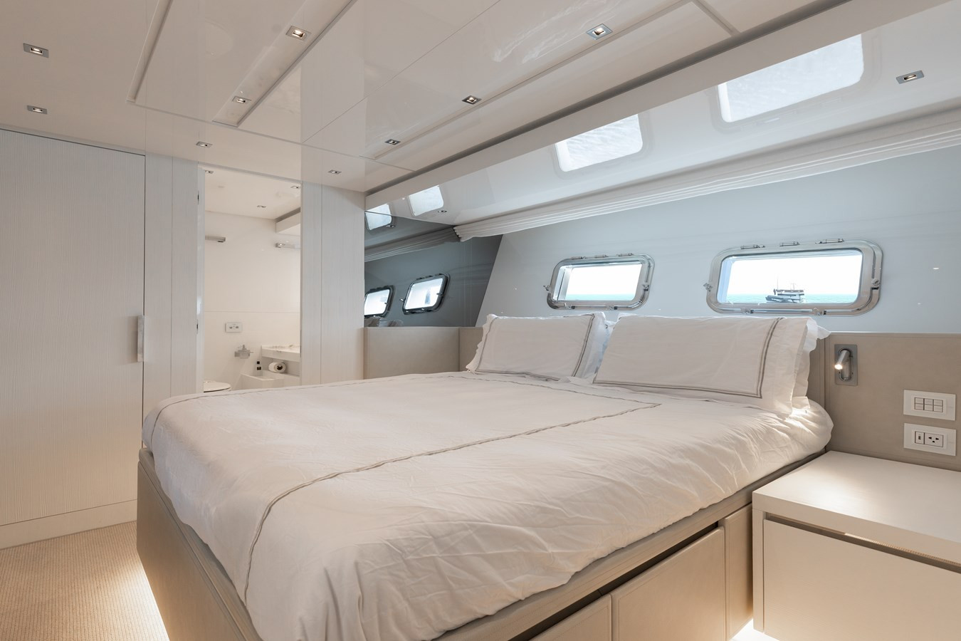https://arconyachts.ams3.digitaloceanspaces.com/83669/conversions/large_4703140-optimize.jpg