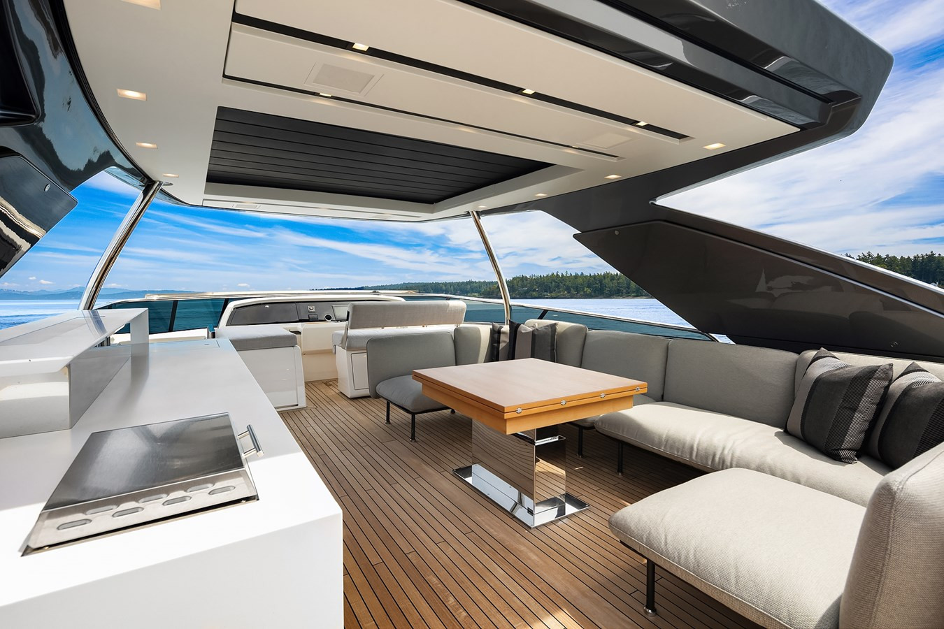 https://arconyachts.ams3.digitaloceanspaces.com/83678/conversions/large_4727653-optimize.jpg