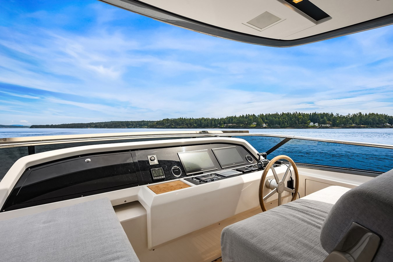 https://arconyachts.ams3.digitaloceanspaces.com/83684/conversions/large_4727655-optimize.jpg