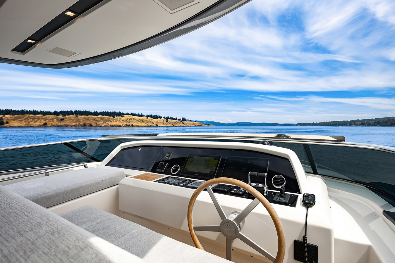 https://arconyachts.ams3.digitaloceanspaces.com/83687/conversions/large_4727656-optimize.jpg