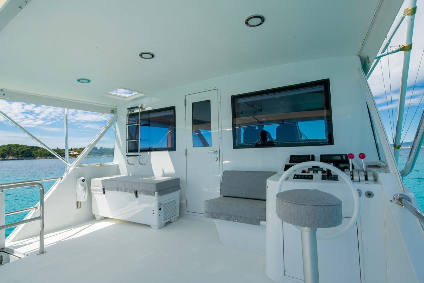https://arconyachts.ams3.digitaloceanspaces.com/83700/conversions/large_3367122-optimize.jpg