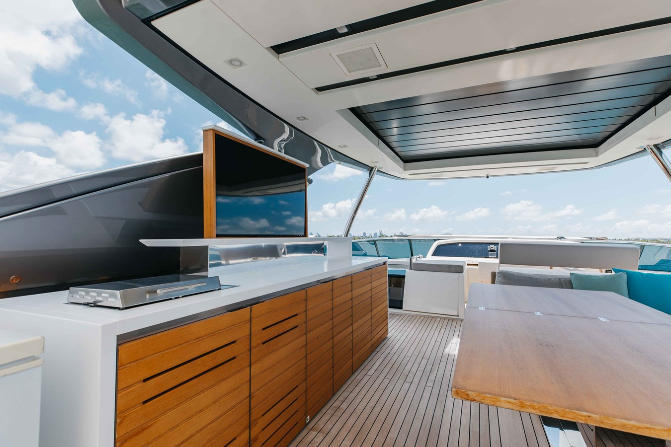 https://arconyachts.ams3.digitaloceanspaces.com/83704/conversions/large_4700427-optimize.jpg
