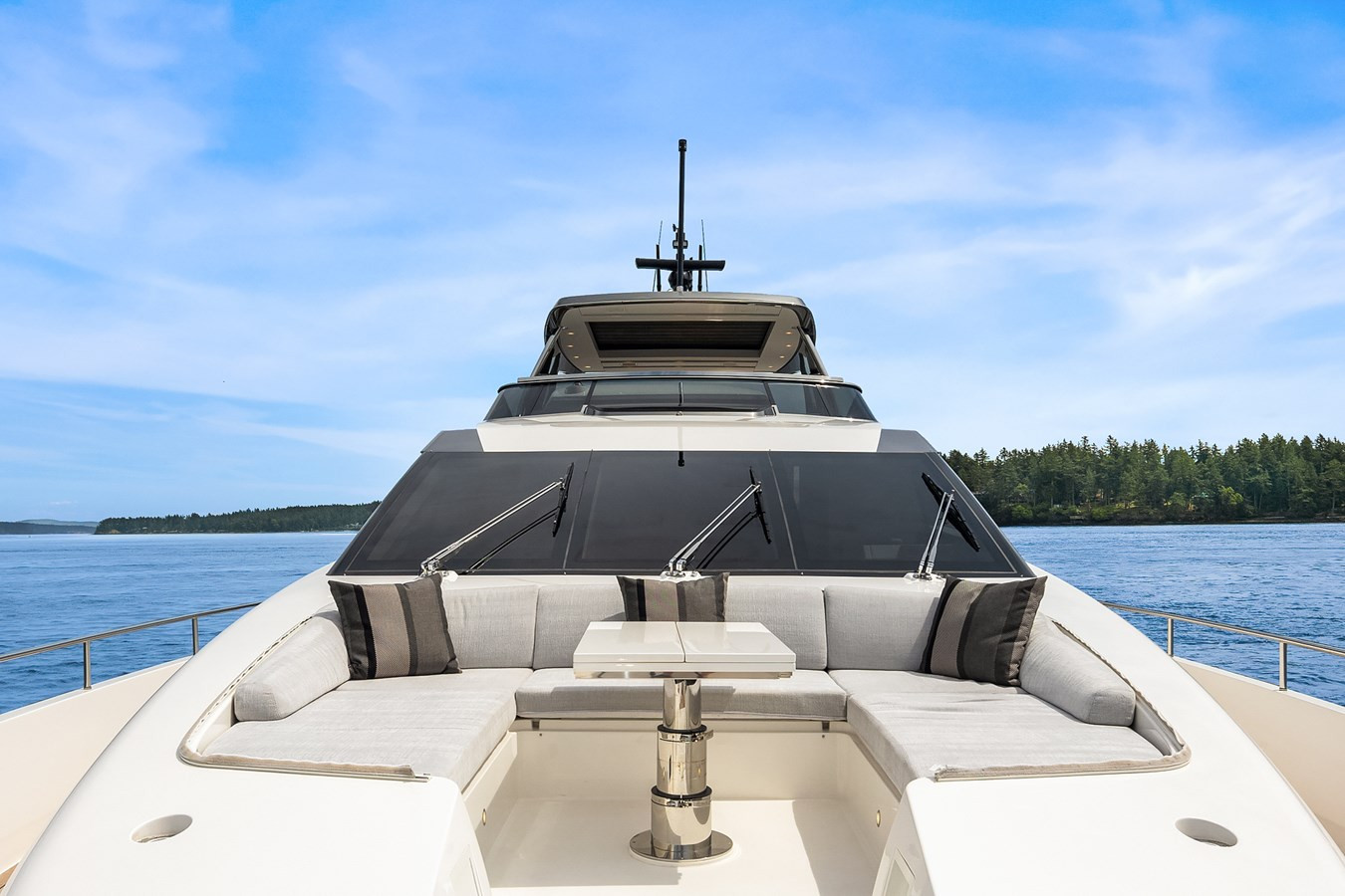 https://arconyachts.ams3.digitaloceanspaces.com/83708/conversions/large_4727663-optimize.jpg