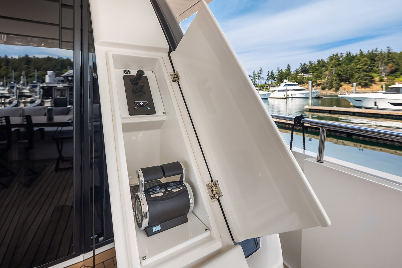 https://arconyachts.ams3.digitaloceanspaces.com/83715/conversions/large_4727666-optimize.jpg