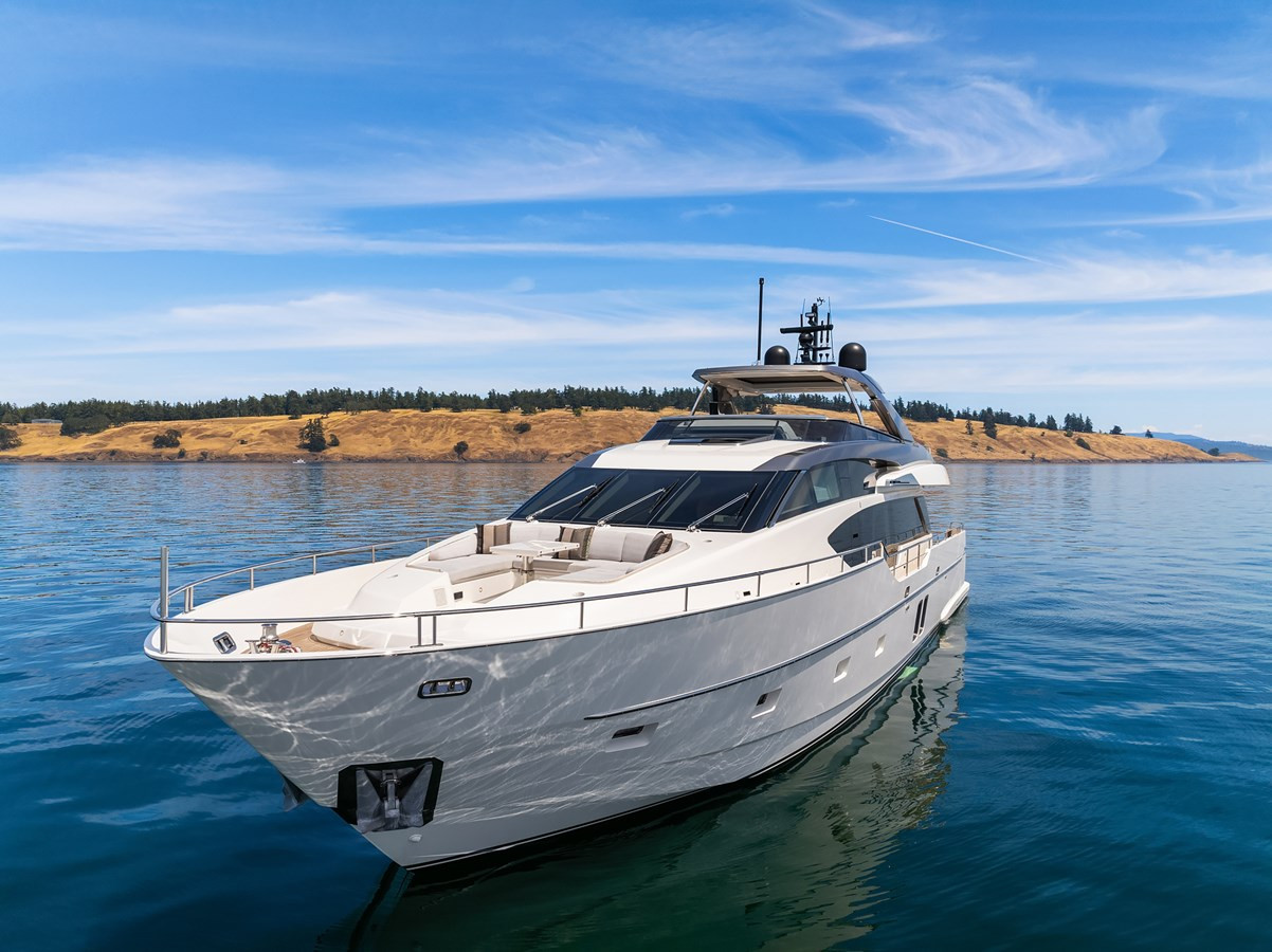 https://arconyachts.ams3.digitaloceanspaces.com/83739/conversions/large_4727676-optimize.jpg