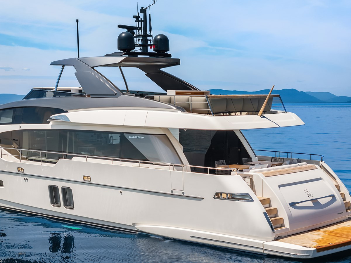 https://arconyachts.ams3.digitaloceanspaces.com/83753/conversions/large_4727681-optimize.jpg
