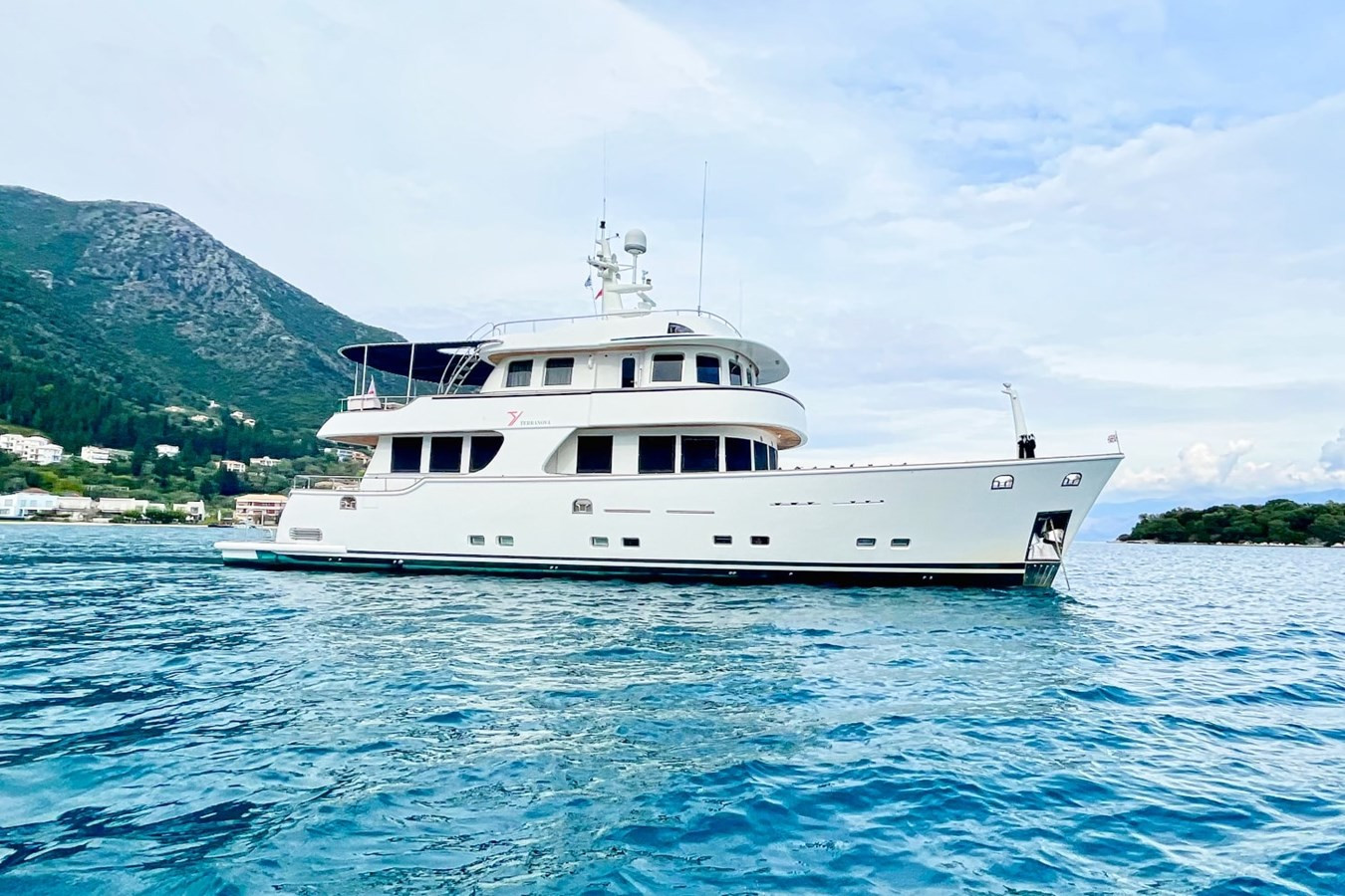 https://arconyachts.ams3.digitaloceanspaces.com/83807/conversions/large_4140180-optimize.jpg
