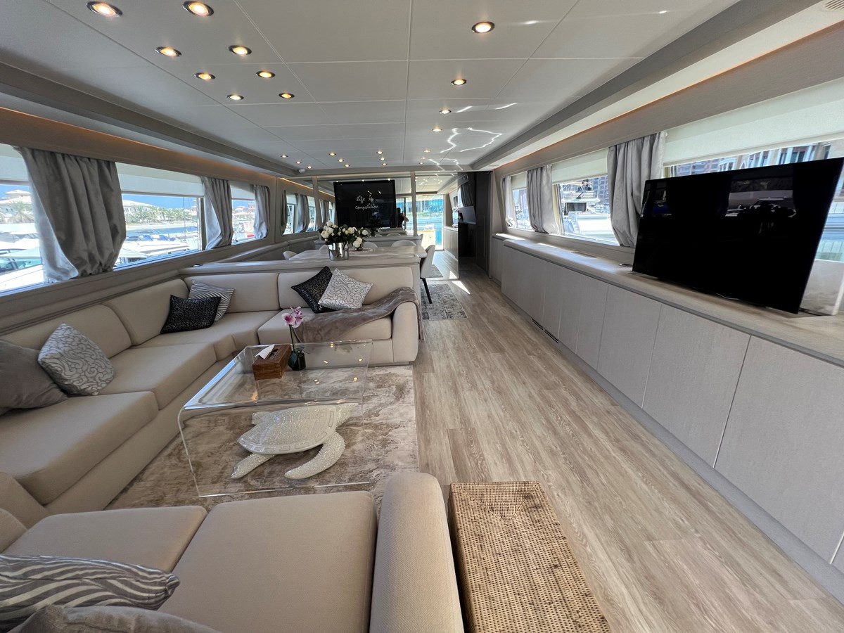 https://arconyachts.ams3.digitaloceanspaces.com/83889/conversions/large_4398727-optimize.jpg