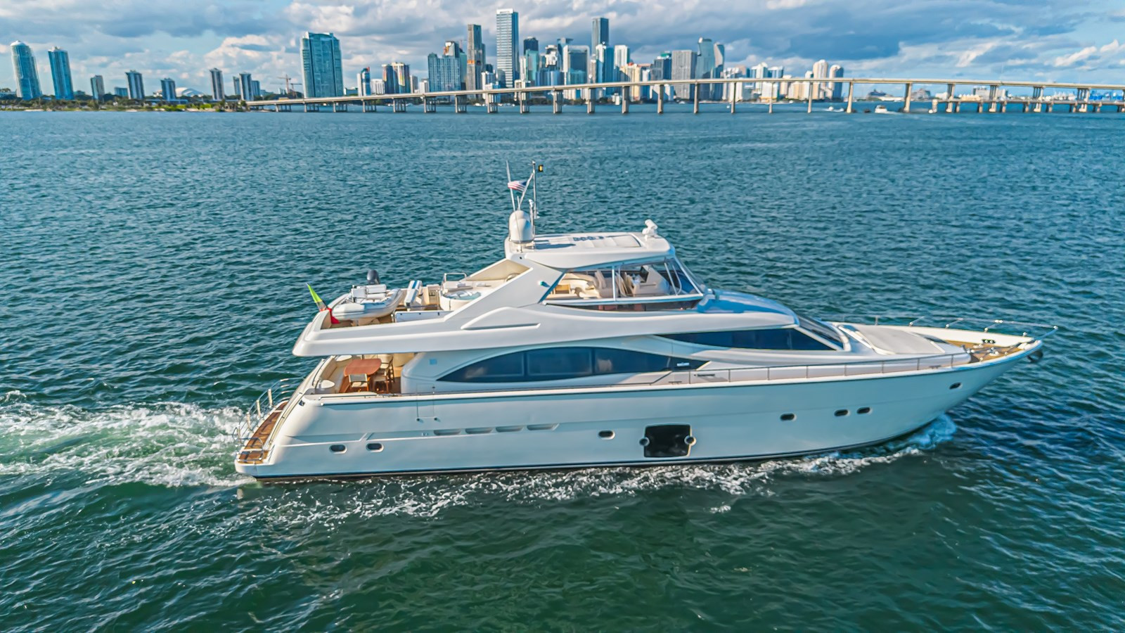 https://arconyachts.ams3.digitaloceanspaces.com/83929/conversions/large_4844670-optimize.jpg