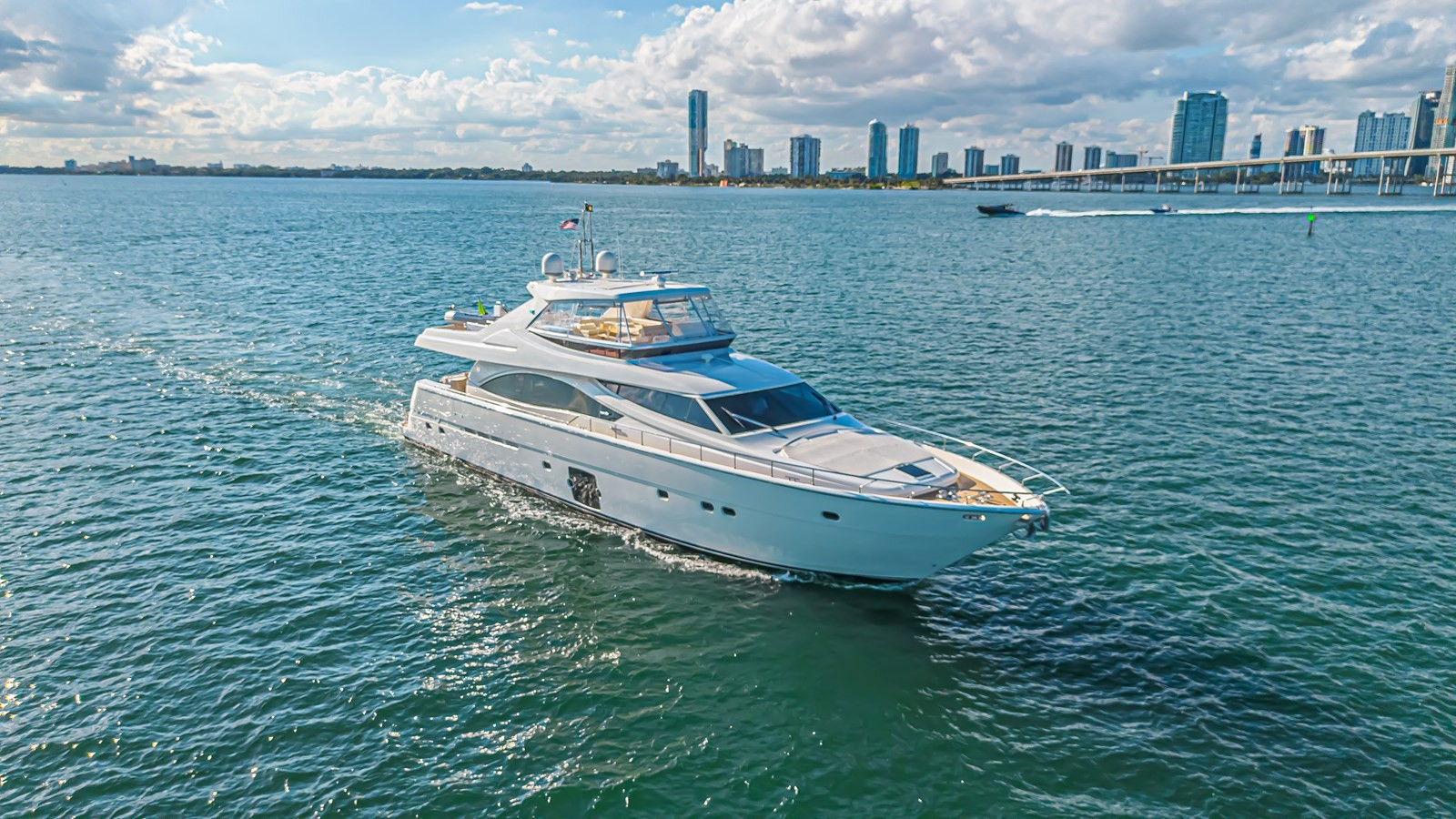 https://arconyachts.ams3.digitaloceanspaces.com/83933/conversions/large_4844671-optimize.jpg