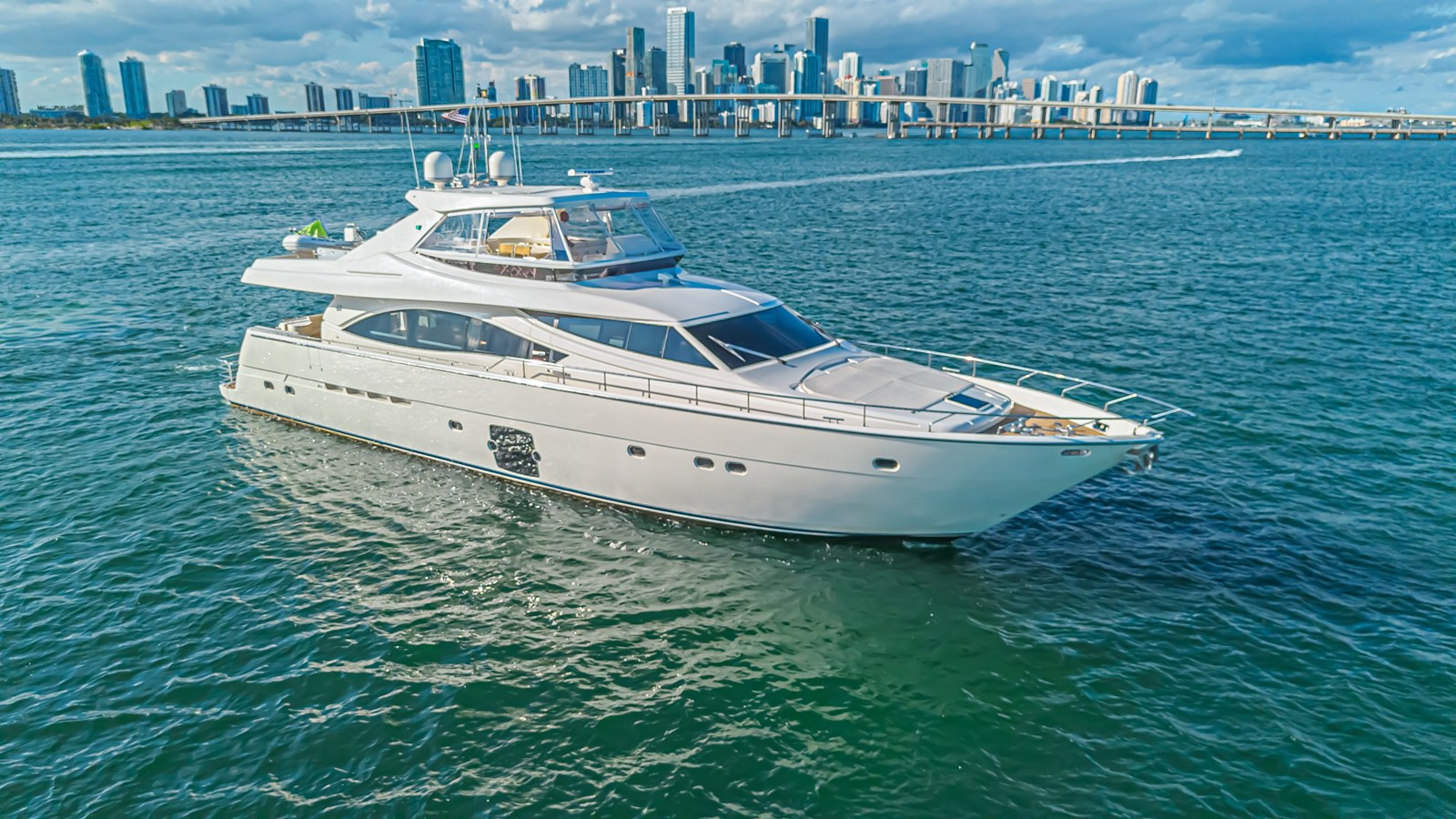 https://arconyachts.ams3.digitaloceanspaces.com/83936/conversions/large_4844672-optimize.jpg