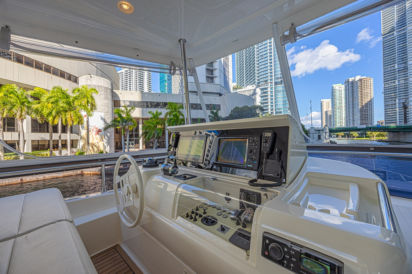 https://arconyachts.ams3.digitaloceanspaces.com/83971/conversions/large_4844683-optimize.jpg